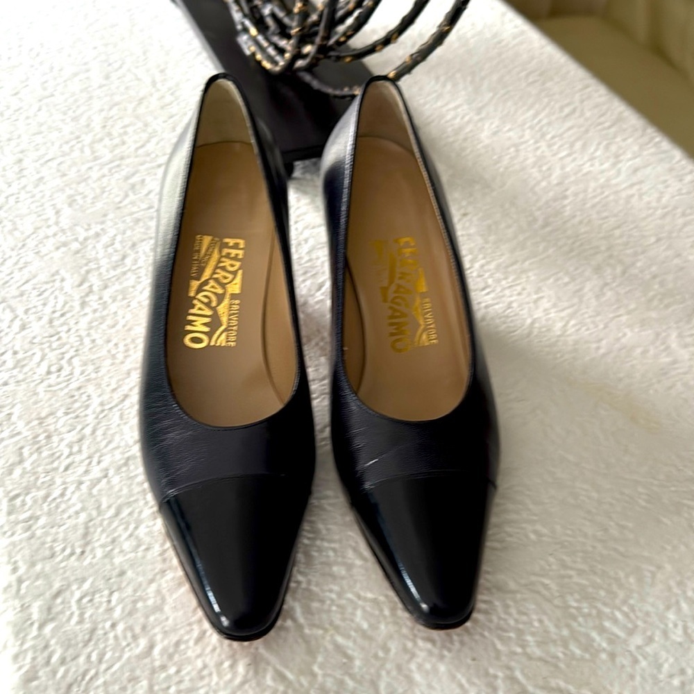 Salvatore Ferragamo Women's Navy Blue Leather Shoes